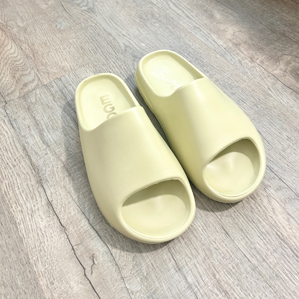 NEW EGO women’s flat slider slides size 5.